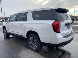 2023 GMC Yukon XL photo 7