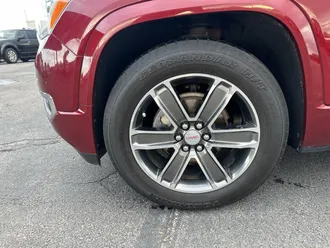 2017 GMC Acadia photo 2