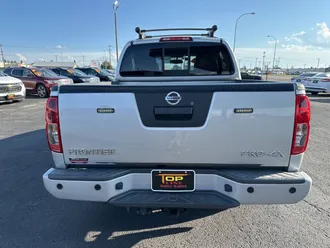 2020 Nissan Frontier photo 6