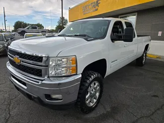 2013 Chevrolet Silverado 3500 HD Crew Cab photo 3