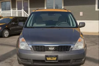 2012 Kia Sedona photo 2