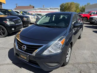 2016 Nissan Versa photo 3