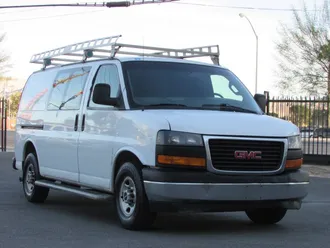 2018 GMC Savana photo 2