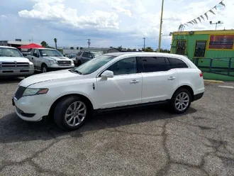 2014 Lincoln MKT photo 2