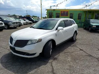 2014 Lincoln MKT photo 3