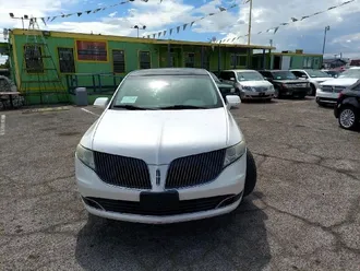 2014 Lincoln MKT photo 4