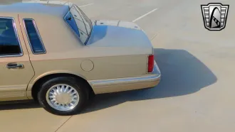 Town Car 7