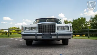 1985 Lincoln Town Car photo 4