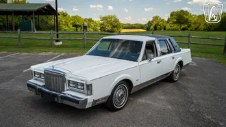 1985 Lincoln Town Car photo 5