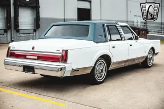 Town Car 7
