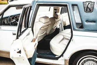 Town Car 23