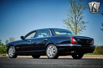 XJ 4