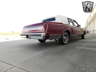 Town Car 24