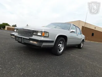 1985 Cadillac Fleetwood photo 3