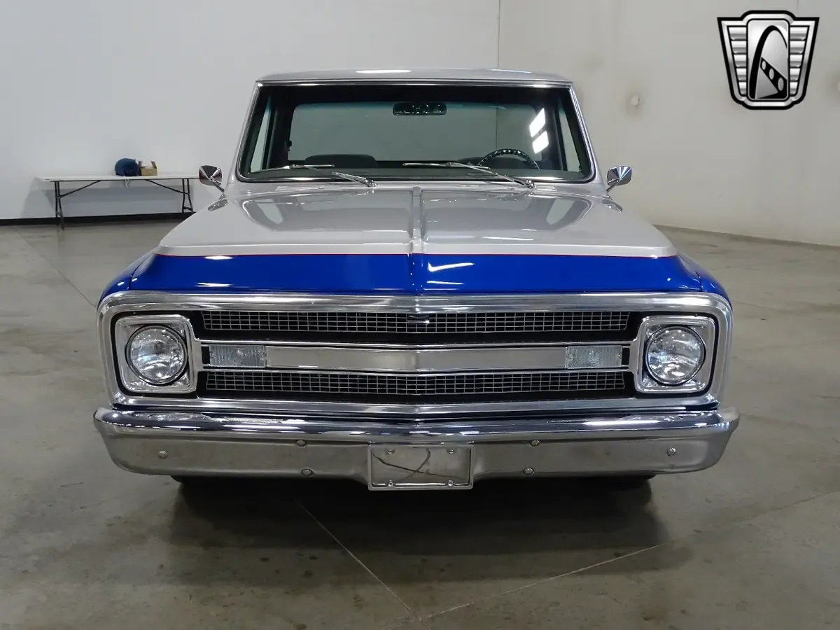 Carousel Image 6