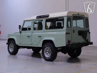 1987 Land Rover Defender photo 3