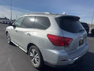 2019 Nissan Pathfinder photo 4