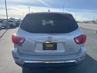 2019 Nissan Pathfinder photo 5