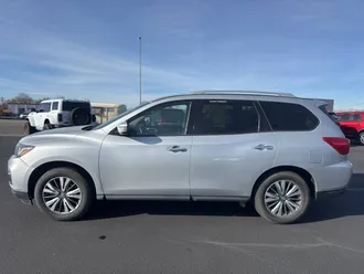 2019 Nissan Pathfinder photo 6
