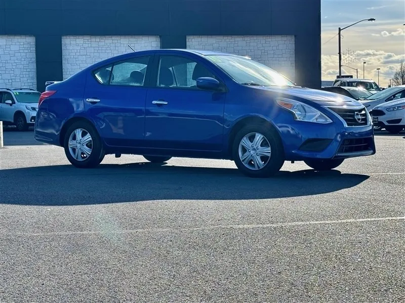 2015 NISSAN VERSA SV