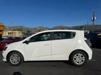 2017 Chevrolet Sonic photo 3