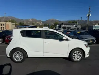 2017 Chevrolet Sonic photo 6