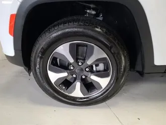 Grand Cherokee 9