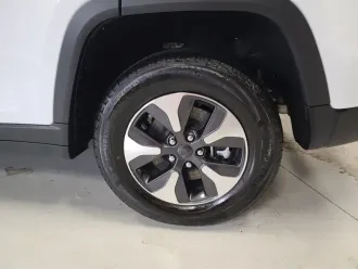 Grand Cherokee 32