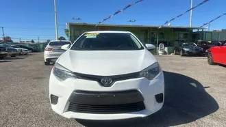 2016 Toyota Corolla photo 2