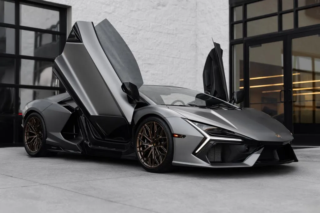 2025 Lamborghini Revuelto