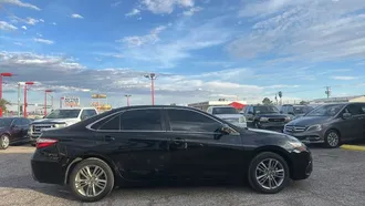 2016 Toyota Camry photo 5