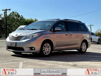 2015 Toyota Sienna XLE 8 Passenger photo 3