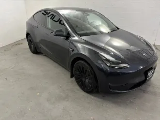 2024 Tesla Model Y photo 3