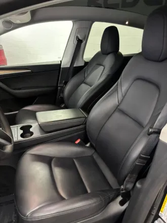 2024 Tesla Model Y photo 4