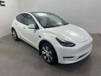 2023 Tesla Model Y photo 3