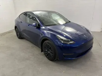 2024 Tesla Model Y photo 3
