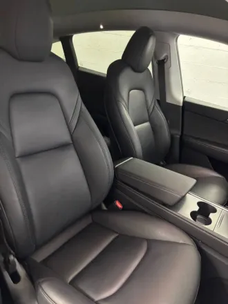 2024 Tesla Model Y photo 5