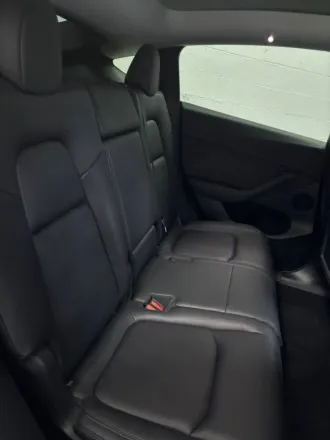 2024 Tesla Model Y photo 7