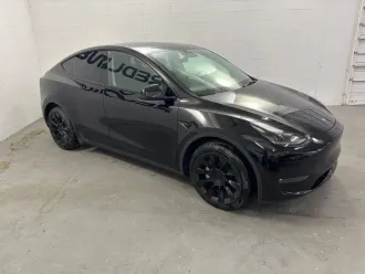2023 Tesla Model Y photo 3