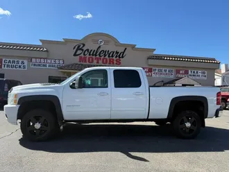 2014 Chevrolet Silverado 2500 HD Crew Cab photo 2