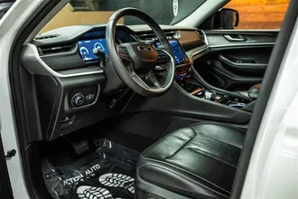 Grand Cherokee L 8