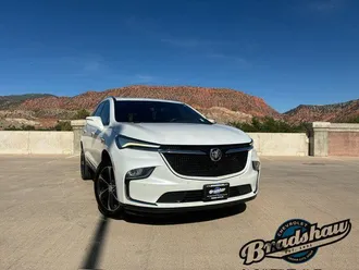 2022 Buick Enclave photo 2
