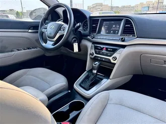 2017 HYUNDAI ELANTRA photo 4
