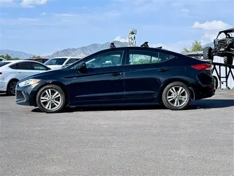 2017 HYUNDAI ELANTRA photo 5