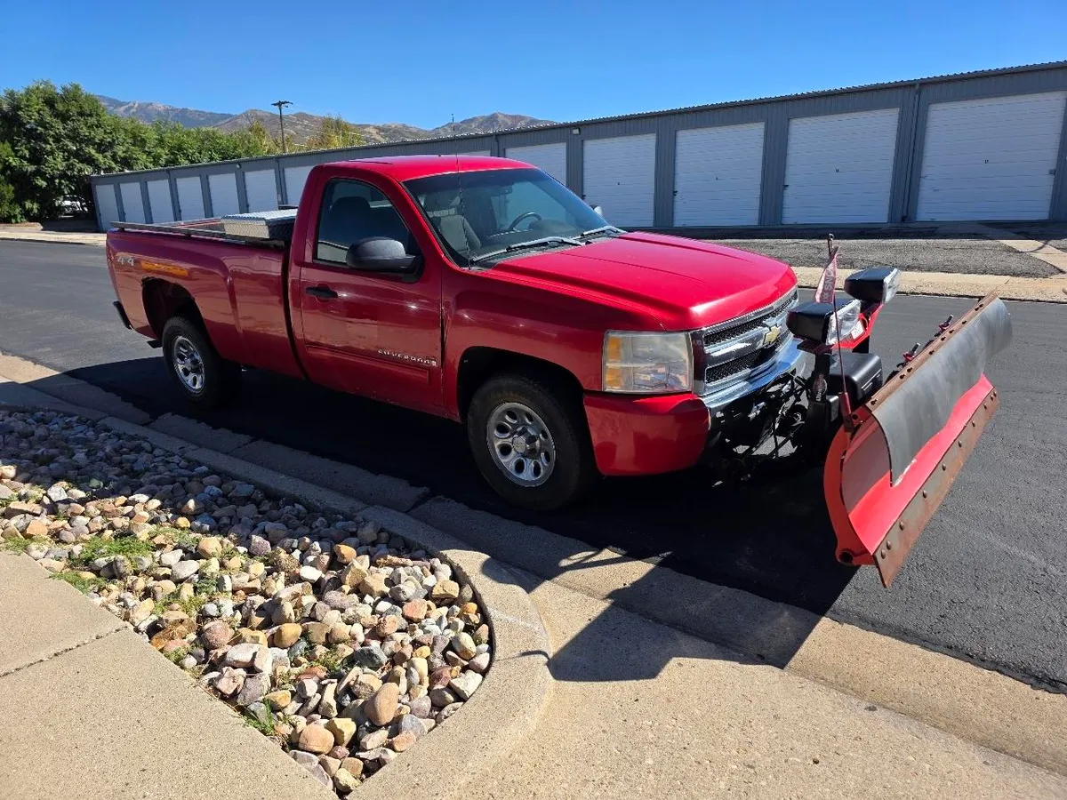 2009 Chevrolet Silverado 1500 4WD Reg Cab 133.0" LT