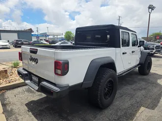 2020 Jeep Gladiator photo 3