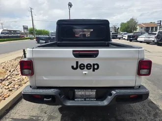 2020 Jeep Gladiator photo 4