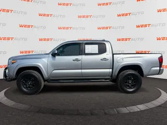 2019 Toyota Tacoma photo 2