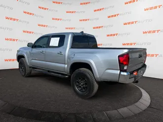 2019 Toyota Tacoma photo 3