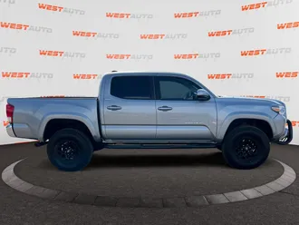2019 Toyota Tacoma photo 6